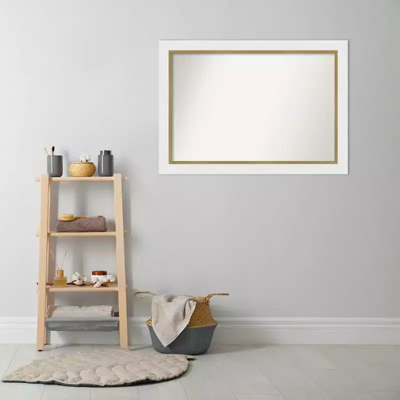 Specchio da parete per bagno Amanti Art Eva senza smussatura 41" x 29" Bianco: Cornice Oro, Accessorio da toeletta