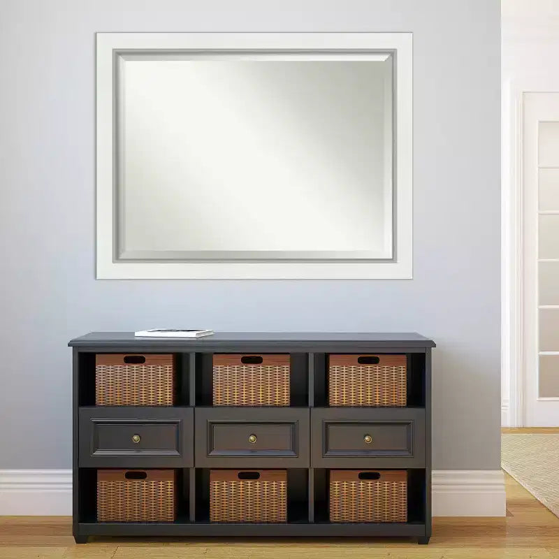 Amanti Art 46"x36" Eva White Framed Wall Mirror Silver: Specchio da parete rettangolare moderno smussato, Nessun assemblaggio, Montaggio a parete