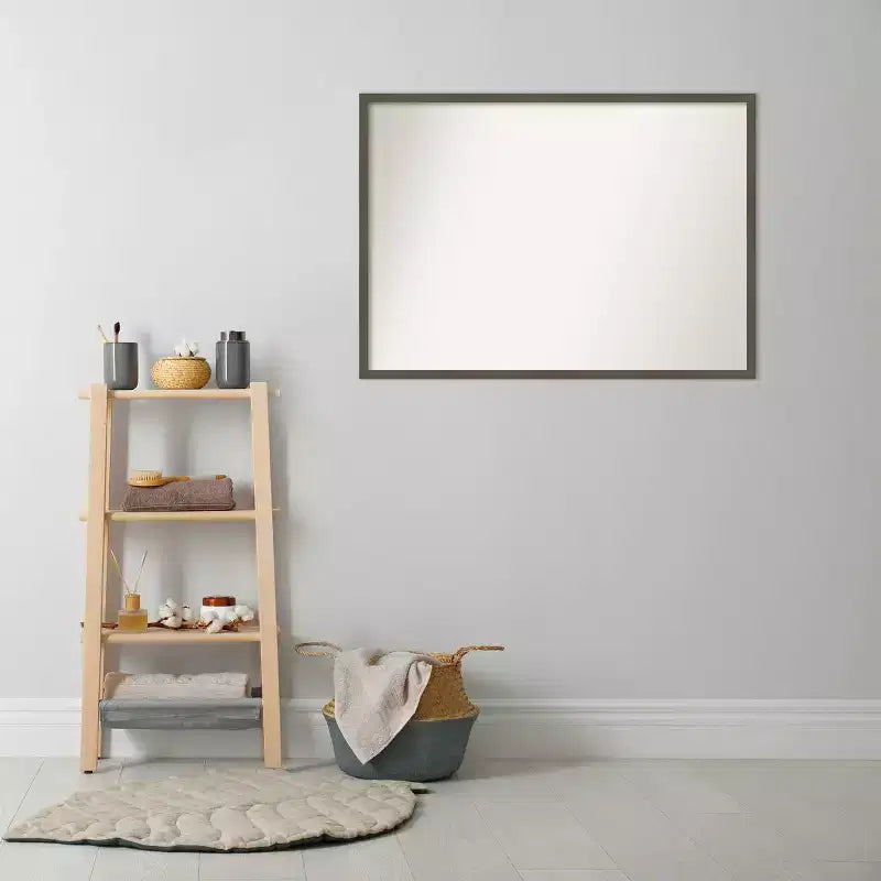Specchio da parete per bagno Amanti Art Svelte Clay Gray Wood non smussato da 40" x 29" - Amanti Art: da parete, hardware incluso