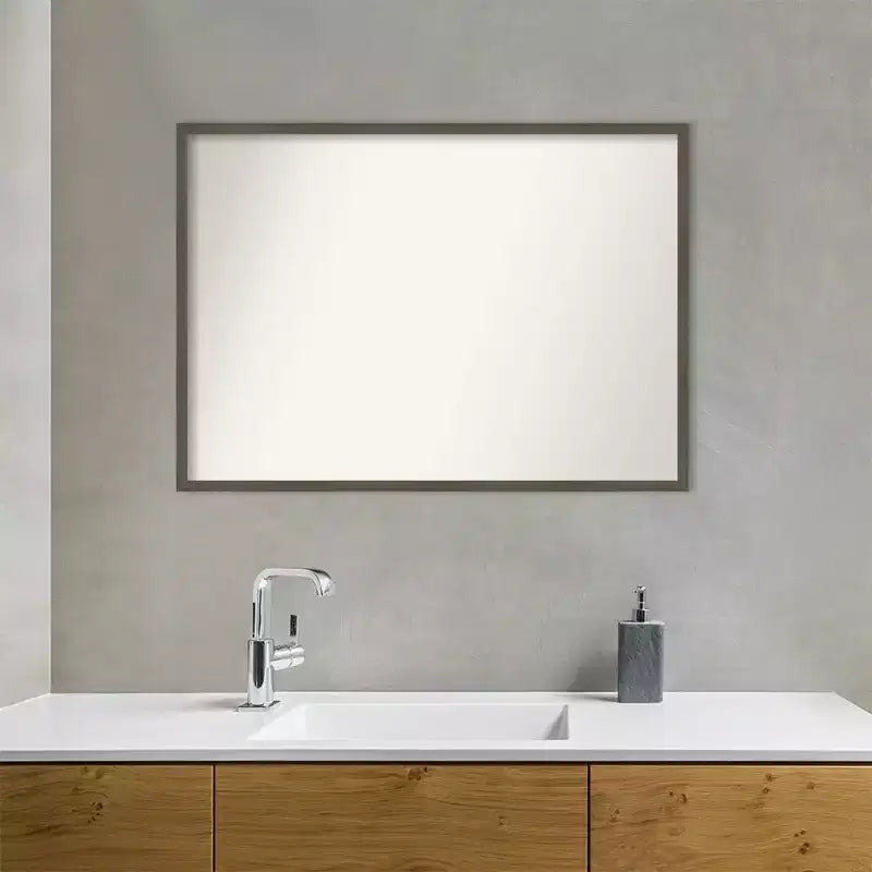 Specchio da parete per bagno Amanti Art Svelte Clay Gray Wood non smussato da 40" x 29" - Amanti Art: da parete, hardware incluso
