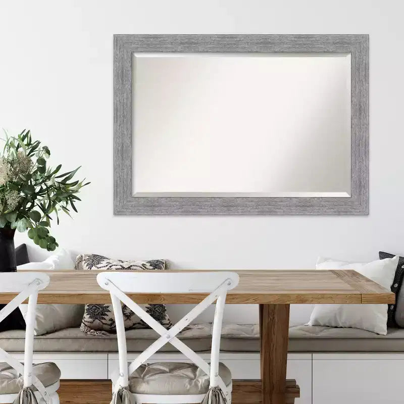 Specchio da parete rustico Amanti Art 41"x29" con cornice in corteccia grigia: Smussato, nessun assemblaggio richiesto