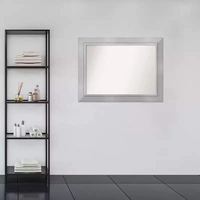 Specchio da parete per bagno in legno argento Romano non smussato, 45" x 34" - Amanti Art: Rettangolo moderno, include hardware di montaggio