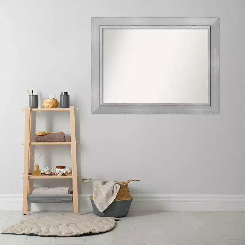 Specchio da parete per bagno in legno argento Romano non smussato, 45" x 34" - Amanti Art: Rettangolo moderno, include hardware di montaggio