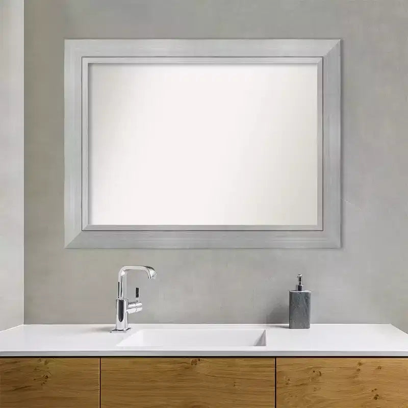 Specchio da parete per bagno in legno argento Romano non smussato, 45" x 34" - Amanti Art: Rettangolo moderno, include hardware di montaggio