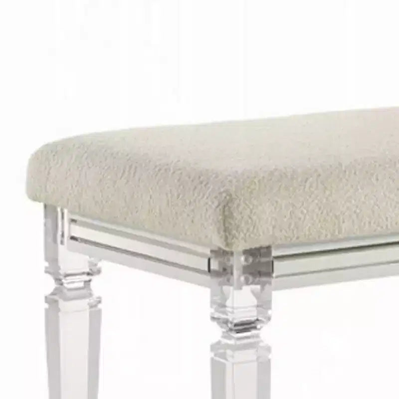 Panca Royal Hampton, seduta imbottita beige, gambe affusolate in acrilico trasparente da 54 pollici