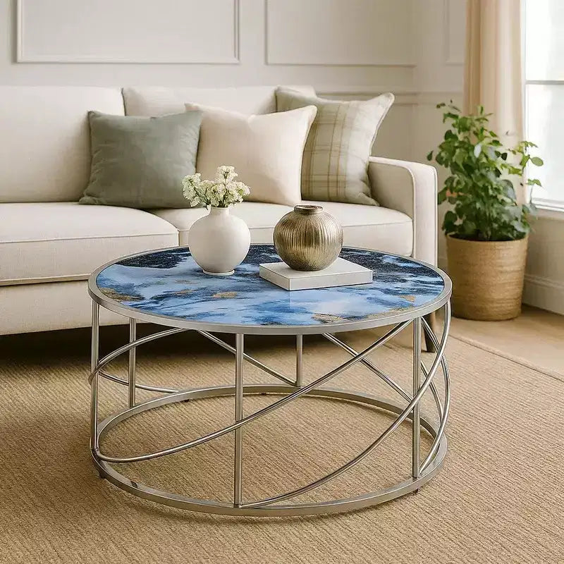 Tavolino da caffè rotondo Royal Hampton, 84 cm, base aperta cromata, effetto marmo blu