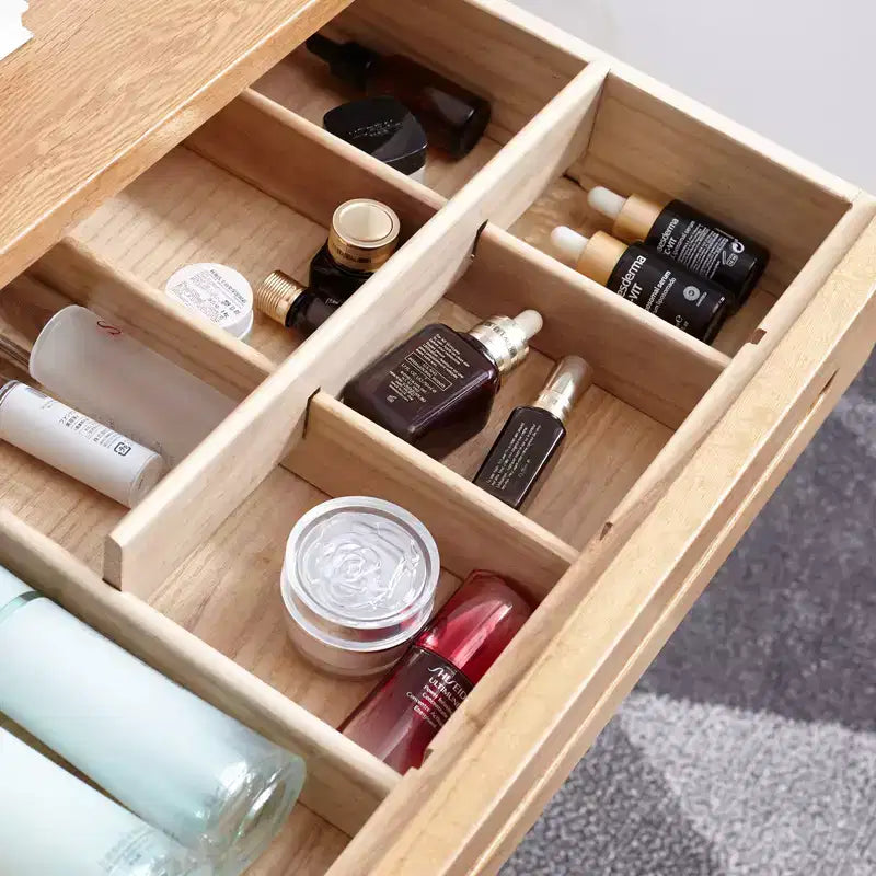 Toeletta Moderna in Legno con Cassetti, Ripiani Rimovibili e Bordi RialzatiDesign Minimalista per Soggiorni