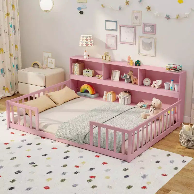 Costway Lettino Montessoriano a Pavimento Full Size con Libreria, Ripiani e Sponde di Sicurezza Rosa/Naturale/Bianco/Grigio