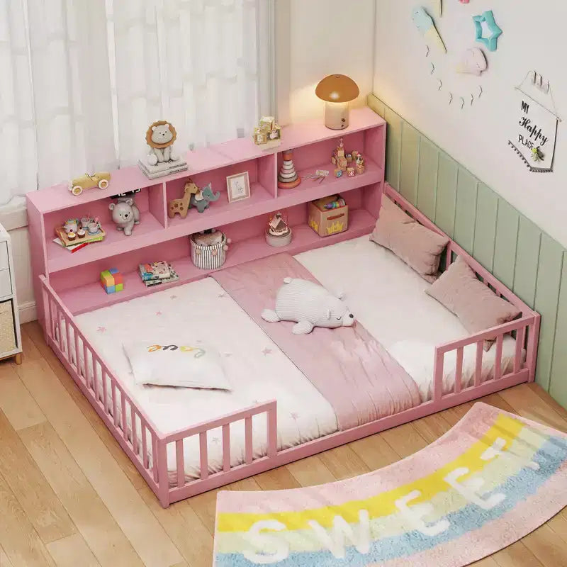 Costway Lettino Montessoriano a Pavimento Full Size con Libreria, Ripiani e Sponde di Sicurezza Rosa/Naturale/Bianco/Grigio