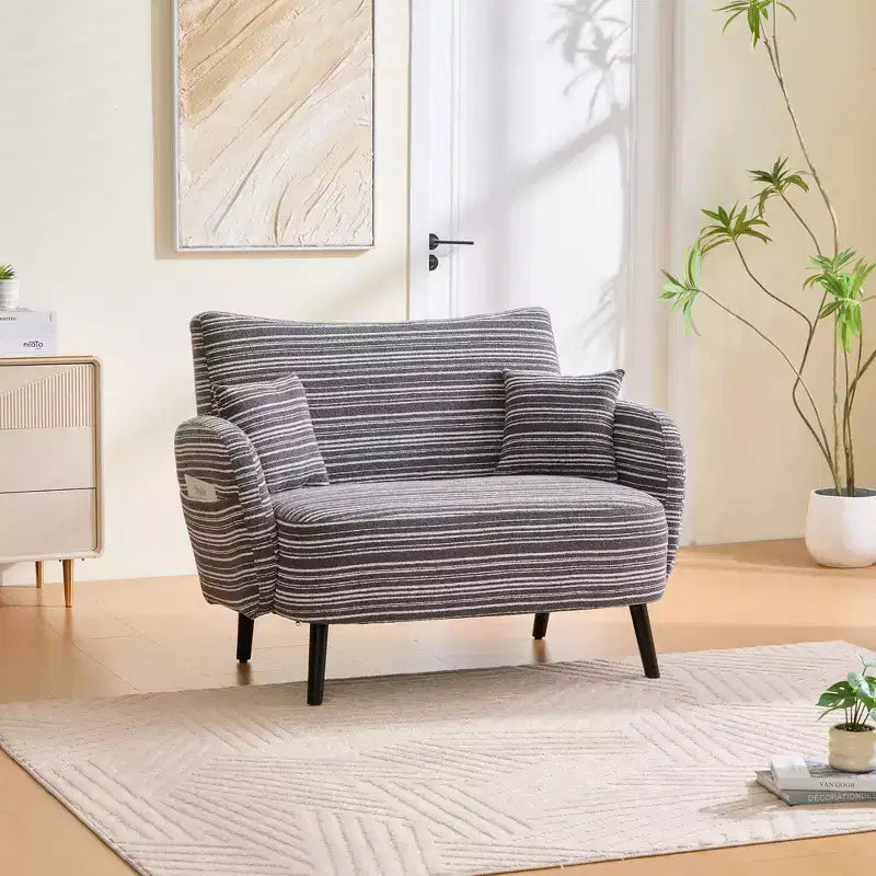 Divano moderno a seduta profonda Zeus & Ruta con braccioli ultra confortevoli, cuscini e tasche portaoggetti