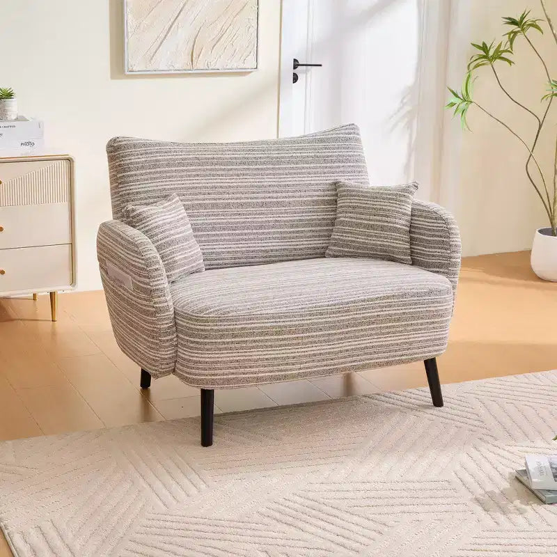 Divano moderno a seduta profonda Zeus & Ruta con braccioli ultra confortevoli, cuscini e tasche portaoggetti