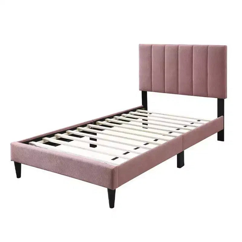 Letto matrimoniale Royal Hampton, tappezzeria in lino rosa cipria, capitonné a canali
