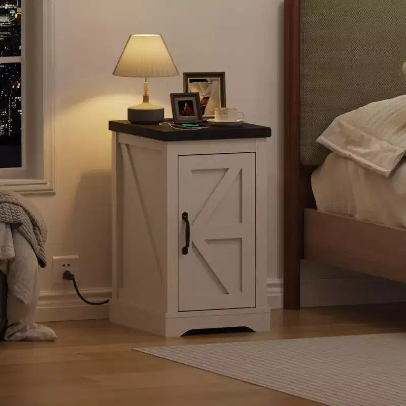 GustoWave Tavolino da divano/Comodino da fattoria con ripiano regolabile e gestione cavi, comodino moderno per camera da letto e soggiorno - Bianco