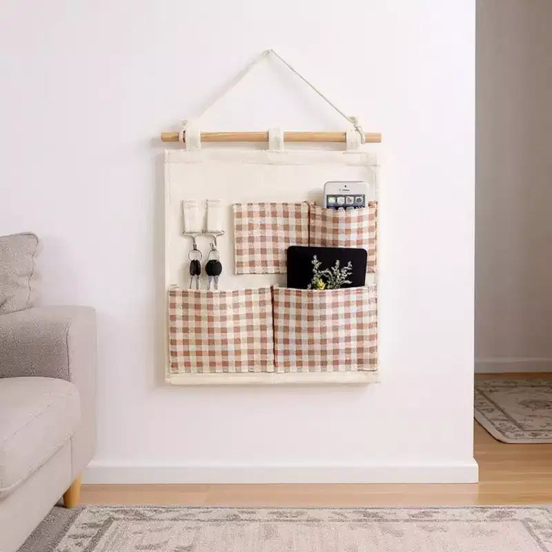 Organizer da parete Alilang con tasche a quadretti verdi e asta in legno 12x14 pollici