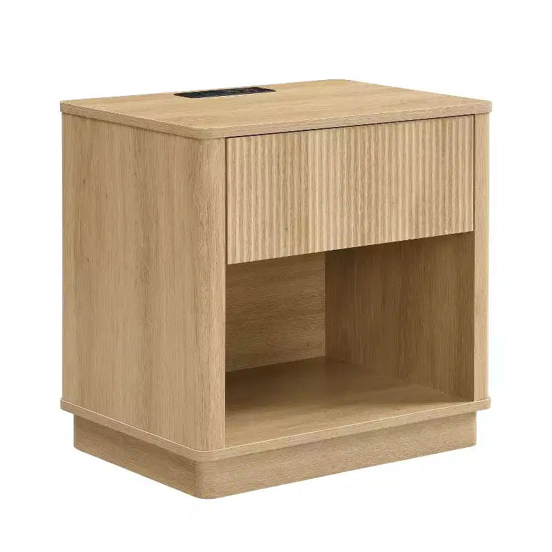 Comodino con presa e porta USB, tavolino moderno con stazione di ricarica e cassetto portaoggetti, design moderno per piccoli spazi, colore naturale