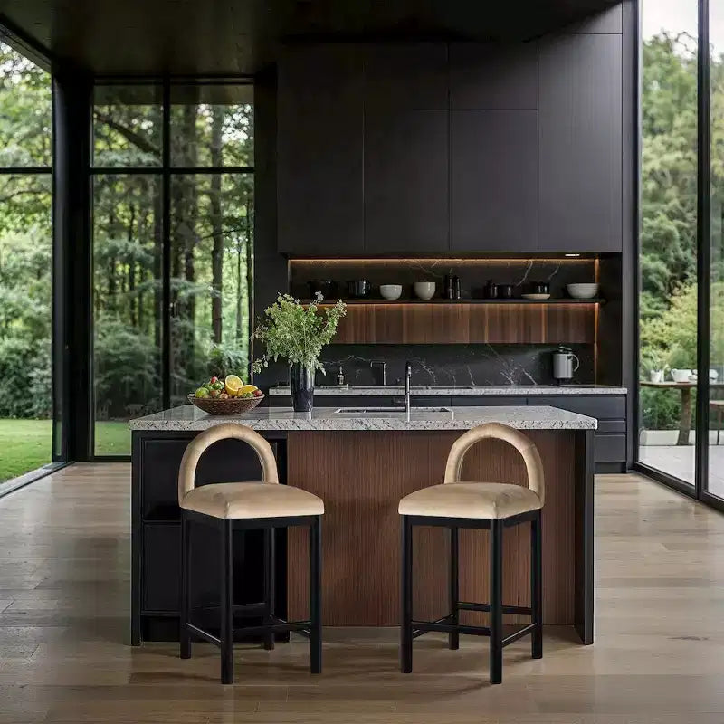 Meridian Furniture, Sgabello da bancone Conrad in velluto