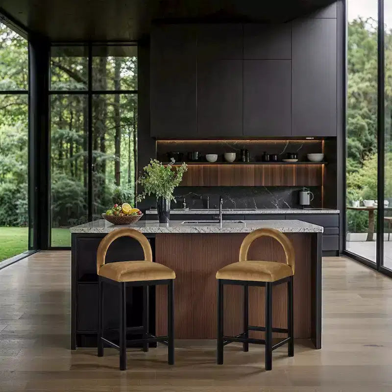 Meridian Furniture, Sgabello da bancone Conrad in velluto