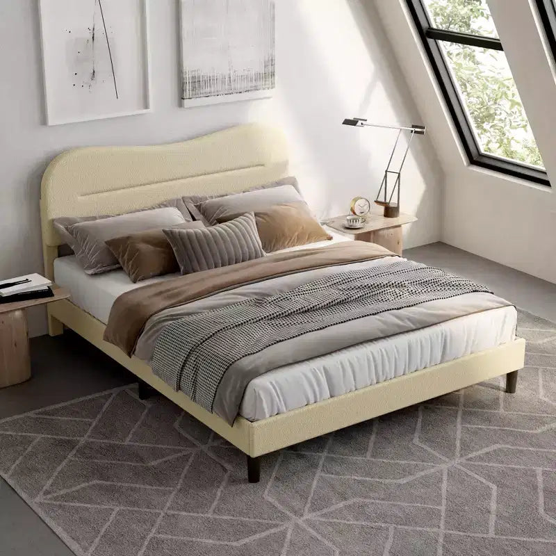 Struttura Letto Matrimoniale Queen Size con Testiera in Tessuto Bouclé Beige Effetto Orsetto, Piattaforma Imbottita Design Morbido Nuvola/Marshmallow, Non Richiede Rete a Molle, Doghe in Legno
