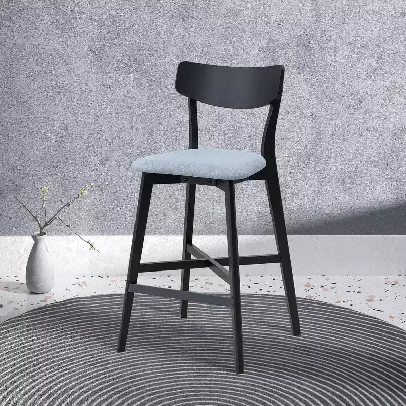 Set di 2 sgabelli da bar in legno Okak, moderni sgabelli da bancone imbottiti con schienale e poggiapiedi, sedute versatili per isola cucina, nero