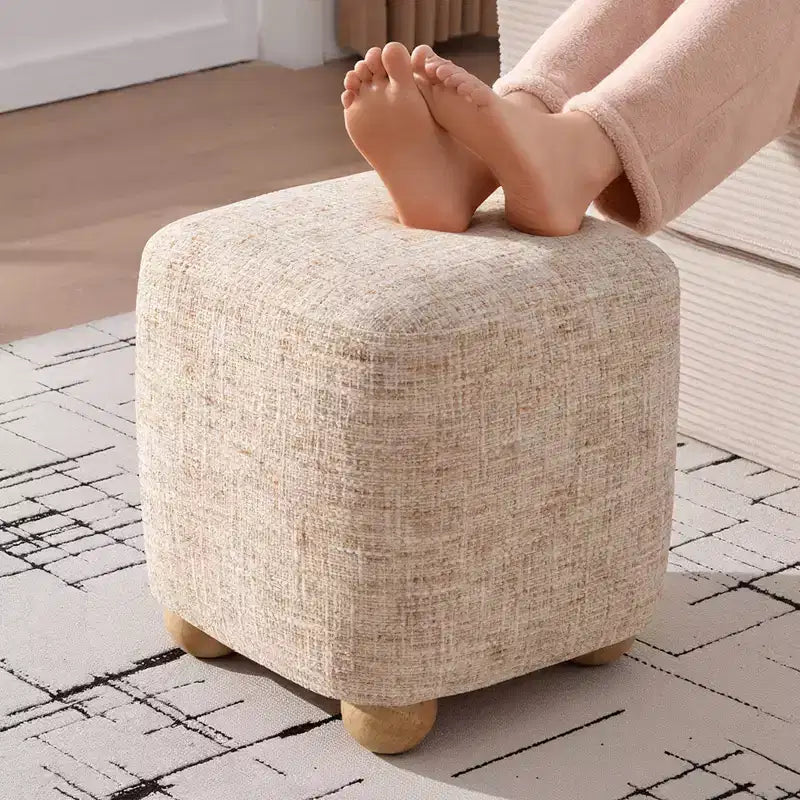 Pouf quadrato Bekrvio con struttura in legno massello di acacia, poggiapiedi cubo rivestito in ciniglia (500 libbre), pouf piccolo per soggiorno e camera da letto