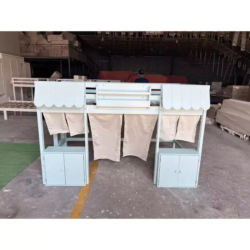 Lettino a soppalco Montessori Bellemave con libreria, tenda, mensola portaoggetti e sponda, design divertente e giocoso per bambini