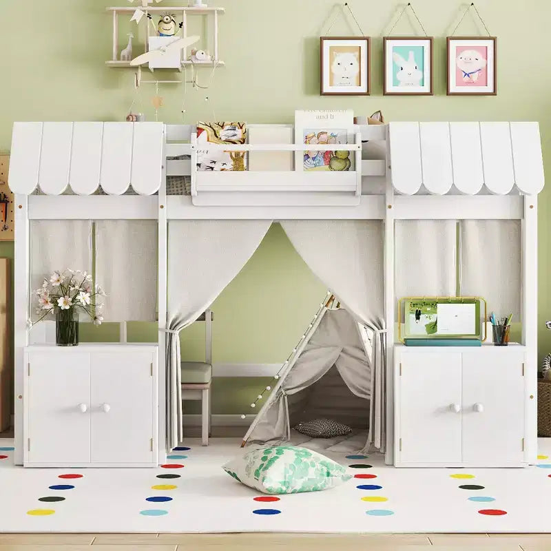 Lettino a soppalco Montessori Bellemave con libreria, tenda, mensola portaoggetti e sponda, design divertente e giocoso per bambini