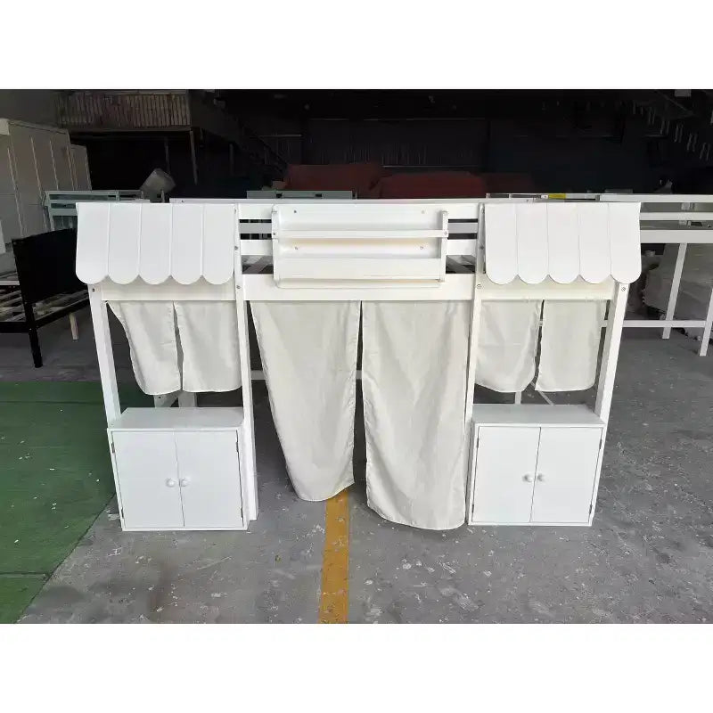 Lettino a soppalco Montessori Bellemave con libreria, tenda, mensola portaoggetti e sponda, design divertente e giocoso per bambini