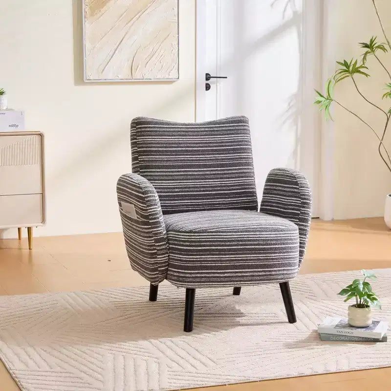 Poltrona moderna GDFStudio Pira imbottita in boucle con tasca portaoggetti laterale