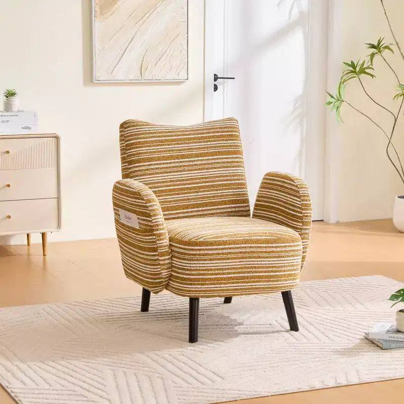 Poltrona moderna GDFStudio Pira imbottita in boucle con tasca portaoggetti laterale