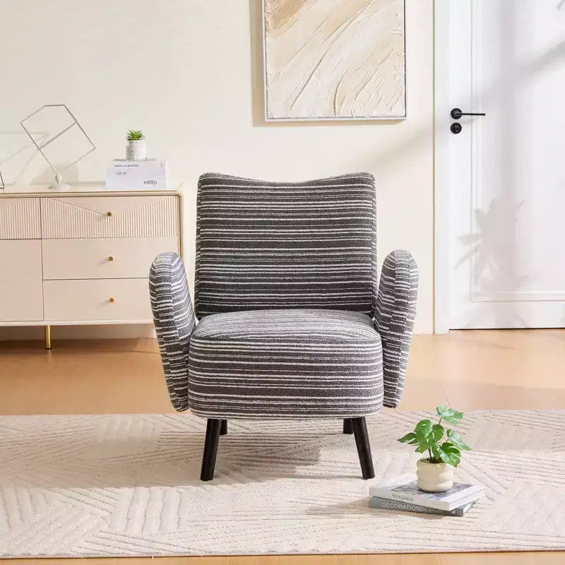 Poltrona moderna GDFStudio Pira imbottita in boucle con tasca portaoggetti laterale