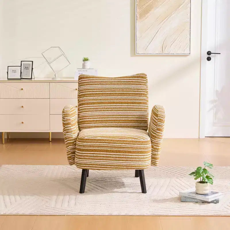 Poltrona moderna GDFStudio Pira imbottita in boucle con tasca portaoggetti laterale