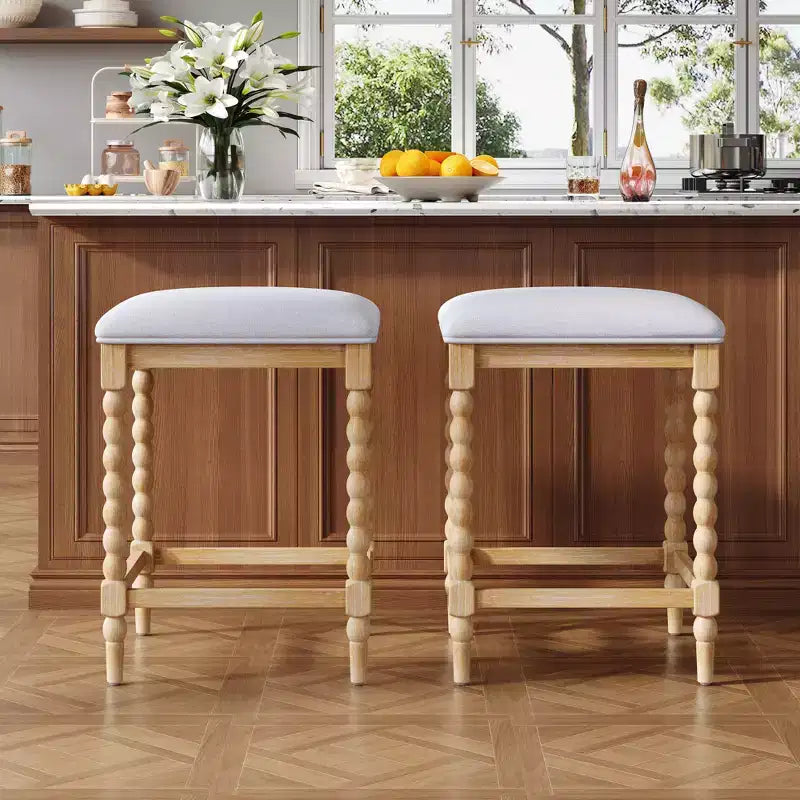 Okak Set di 2 Sgabelli da Bancone Imbottiti in Legno di Acacia per Sale da Pranzo, Sgabelli Accent per Isola della Cucina con Seduta Imbottita in Schiuma