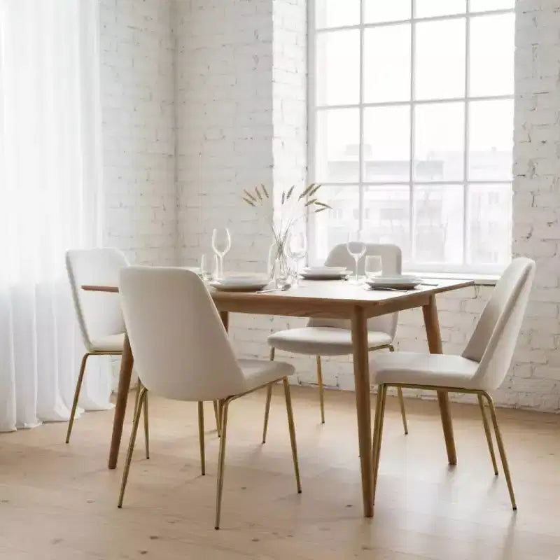 Sedia da pranzo LeisureMod Lumen, sedia da cucina moderna imbottita con gambe in acciaio color oro, sedia ergonomica per accento