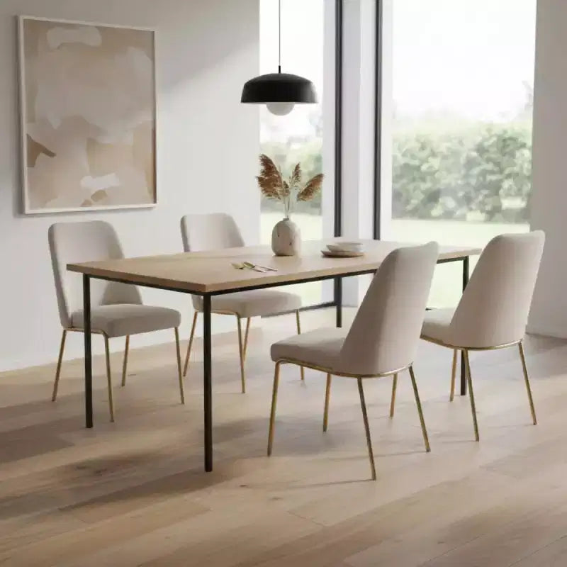 Sedia da pranzo LeisureMod Lumen, sedia da cucina moderna imbottita con gambe in acciaio color oro, sedia ergonomica per accento