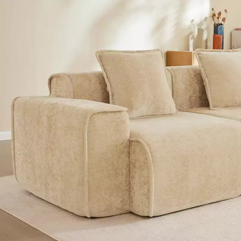 Divano sezionale modulare moderno Okak con seduta profonda e cuscini, divano futon in tessuto di velluto per soggiorno, appartamenti