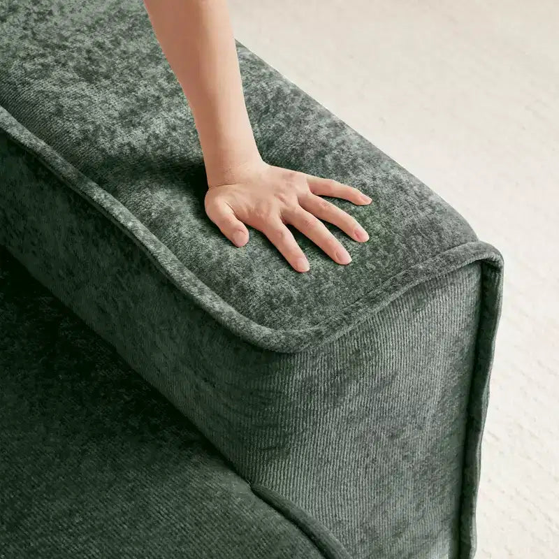 Divano sezionale modulare moderno Okak con seduta profonda e cuscini, divano futon in tessuto di velluto per soggiorno, appartamenti