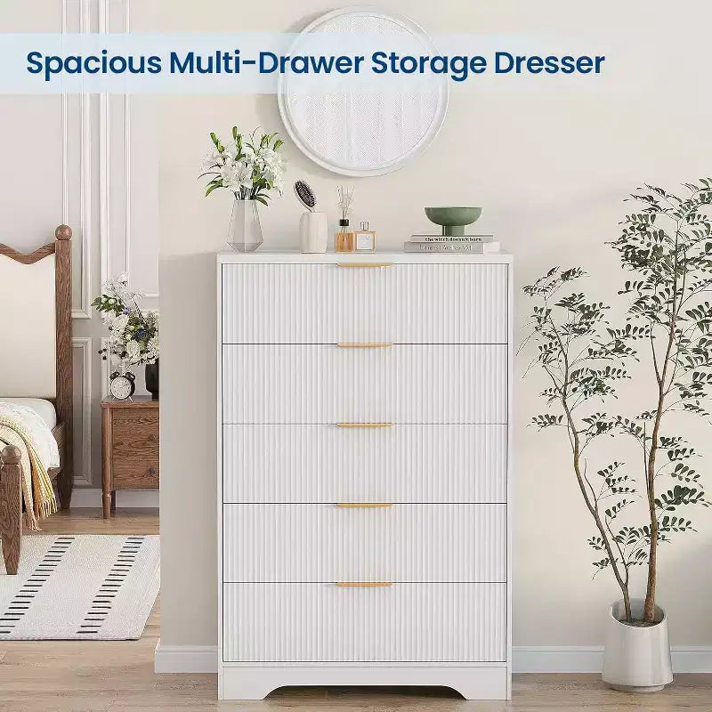 Comò Acekool a 5 cassetti scanalati, cassettiera alta moderna con maniglie in metallo dorato, armadietto organizer per camera da letto, cabina armadio, ingresso, soggiorno