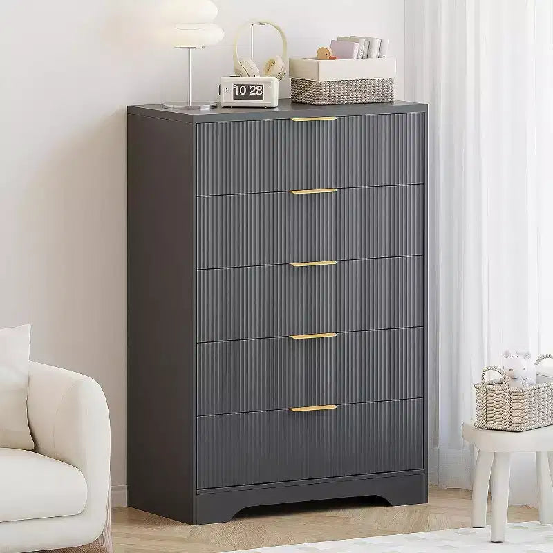 Comò Acekool a 5 cassetti scanalati, cassettiera alta moderna con maniglie in metallo dorato, armadietto organizer per camera da letto, cabina armadio, ingresso, soggiorno