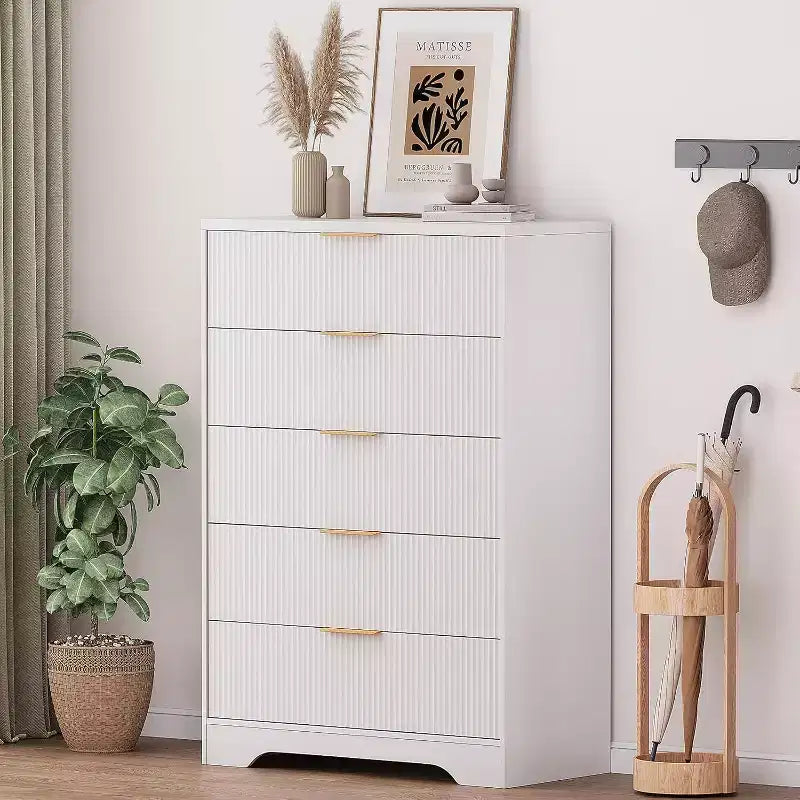 Comò Acekool a 5 cassetti scanalati, cassettiera alta moderna con maniglie in metallo dorato, armadietto organizer per camera da letto, cabina armadio, ingresso, soggiorno