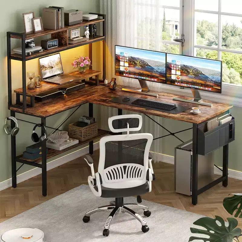 Scrivania angolare per computer con monitor e libreria, scrivania da gaming con stazione di ricarica