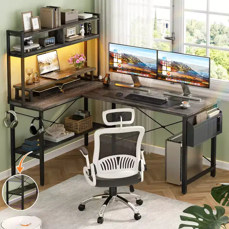 Scrivania angolare per computer con monitor e libreria, scrivania da gaming con stazione di ricarica
