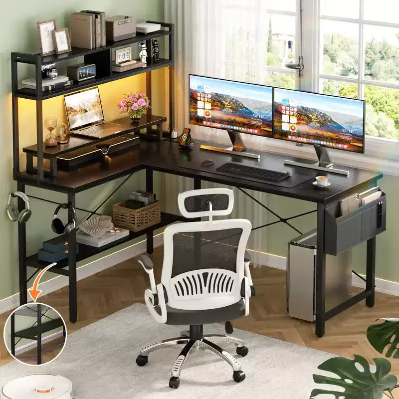 Scrivania angolare per computer con monitor e libreria, scrivania da gaming con stazione di ricarica