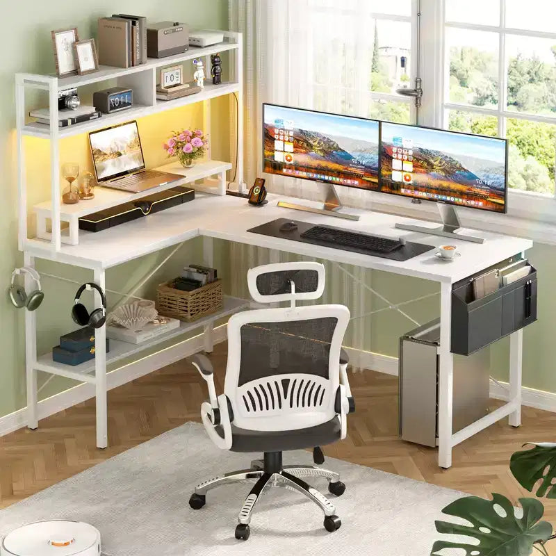 Scrivania angolare per computer con monitor e libreria, scrivania da gaming con stazione di ricarica