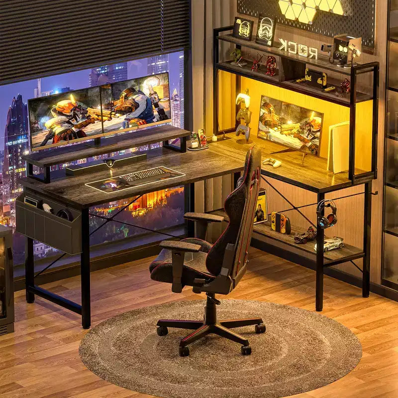 Scrivania angolare per computer con monitor e libreria, scrivania da gaming con stazione di ricarica