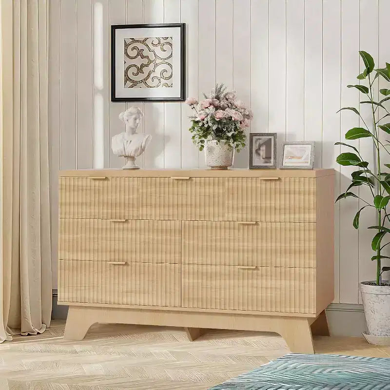 Comò a 7 cassetti per camera da letto, comò moderno di metà secolo largo 120 cm con maniglia color oro, cassettiera scanalata per soggiorno, rovere