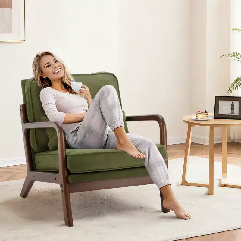 Poltrona mid-century moderna Zeus & Ruta con braccioli e cuscino lombare, struttura in legno massiccio