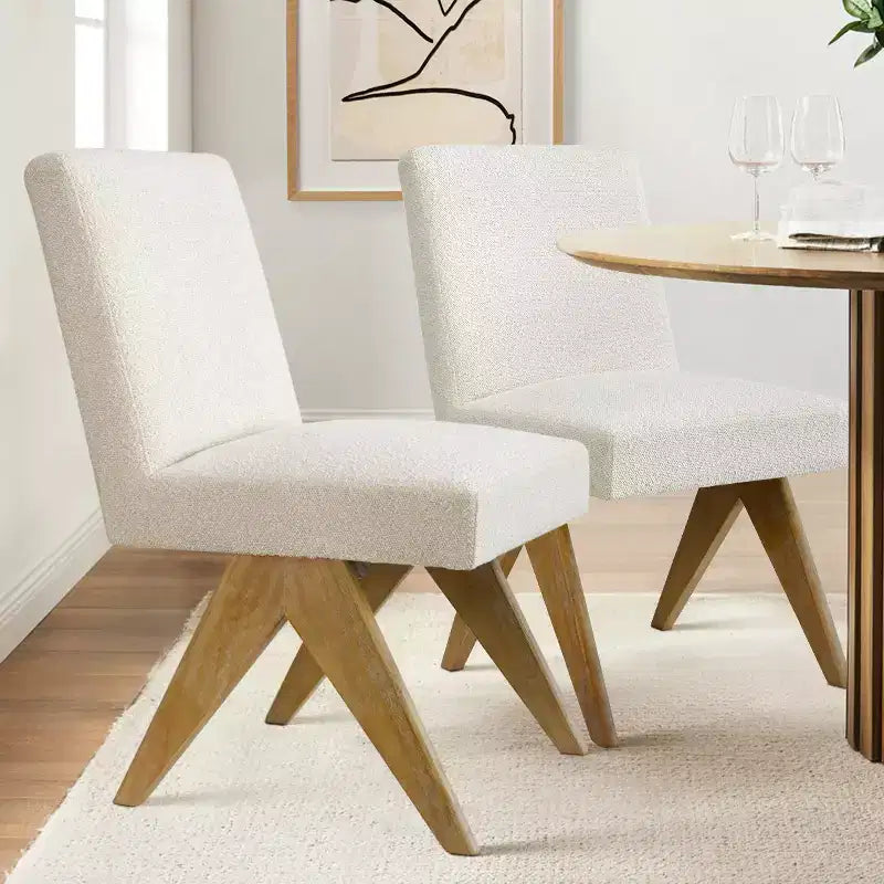 Set di 2 sedie da pranzo, moderne senza braccioli, rivestite in bouclé, con gambe a V in legno massello di gomma con finitura rovere - Panipeachy