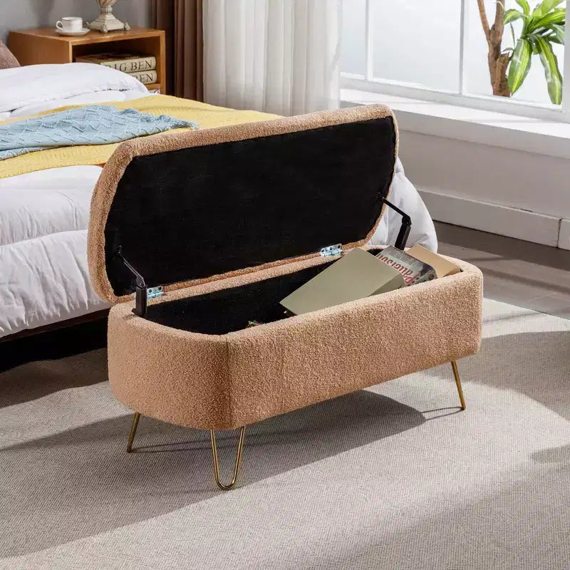 Panca contenitore per fondo letto, moderna in ecopelliccia con gambe dorate per soggiorno e camera da letto