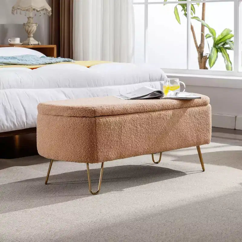 Panca contenitore per fondo letto, moderna in ecopelliccia con gambe dorate per soggiorno e camera da letto