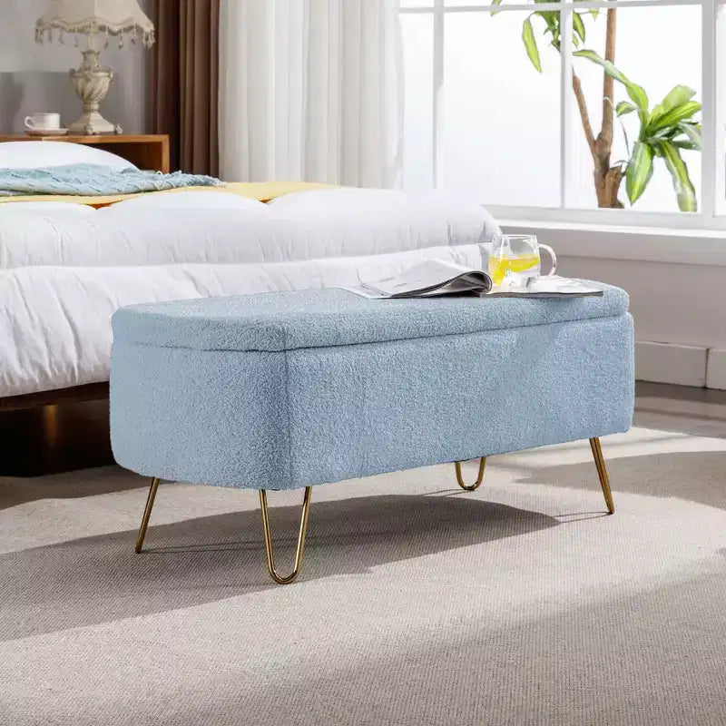 Panca contenitore per fondo letto, moderna in ecopelliccia con gambe dorate per soggiorno e camera da letto